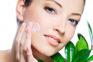Using Natural Skincare Recipes To Improve Your Appearance